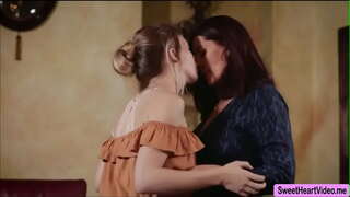 Ivy Wolfe a-mhàin i casan Magdalene StMichaels licks leig i pussy