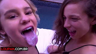 Safadas dando o cuzinho