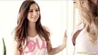 Inocente babá recebe threesomed