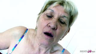 ���තා පැරණි Granny Gabi ඇත සමග ලිංගික රාක්ෂයා කුකුළා තරුණයෙක්