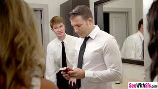 سن المراهقة مثير Ms فارس و ويتني رايت يتمتع المتشددين threesom الجنس بعد أن امتص ديك