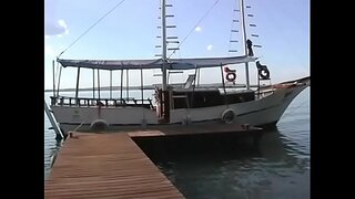 ���र्म सुनहरे बालों वाली हो जाता है उसे गधे गड़बड़ आउटडोर पुल पर