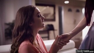 ���िशोरी जल्दी से परिवर्तन बैठक के समय की तारीख को उसकी बहन ने एक लड़की के साथ वह ऑनलाइन मिले.वह बदल खुद की तरह देखने के लिए उसकी बहन और पता चलता है ifo उसके तारीखों के घर में.वह manipulates लड़की में सेक्स