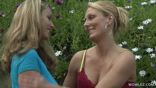 ���ड़े स्तन लेस्बियन भगदड़